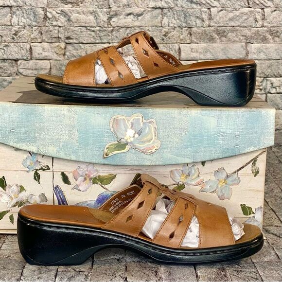 Clarks Brown Leather Sandals Slip on Open Toe Womens Size 7 Adjustable Straps - Picture 5 of 11